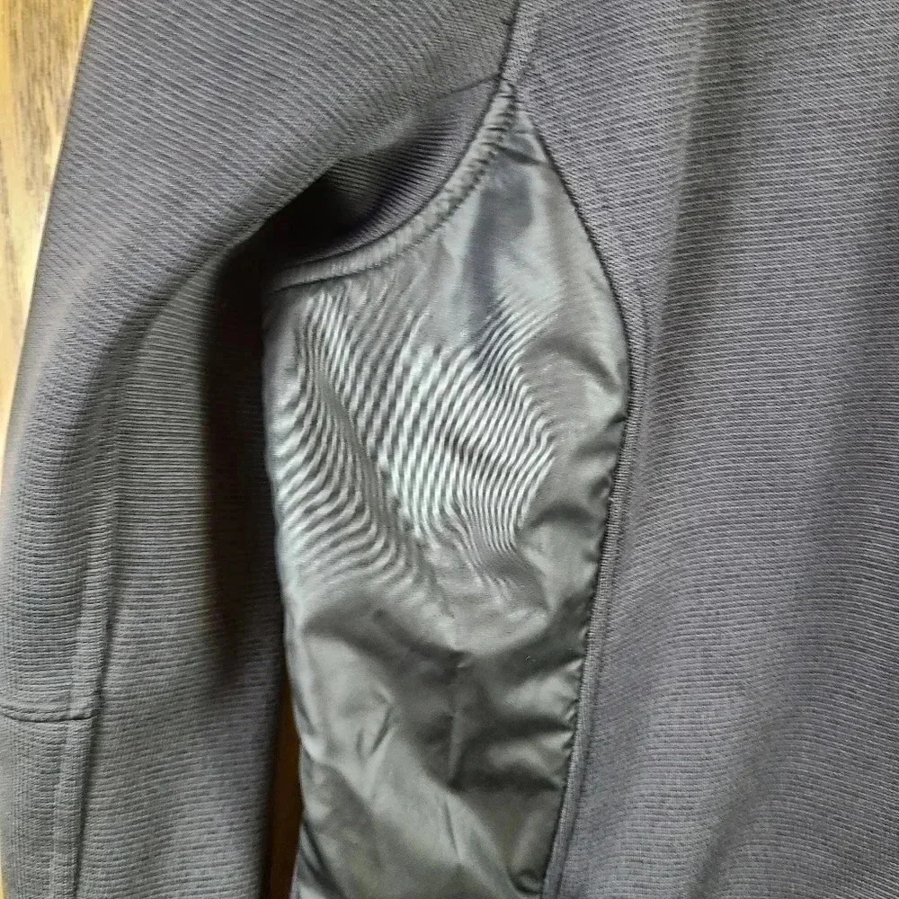 UNDER Armour men's black knit zippered jacket with hood